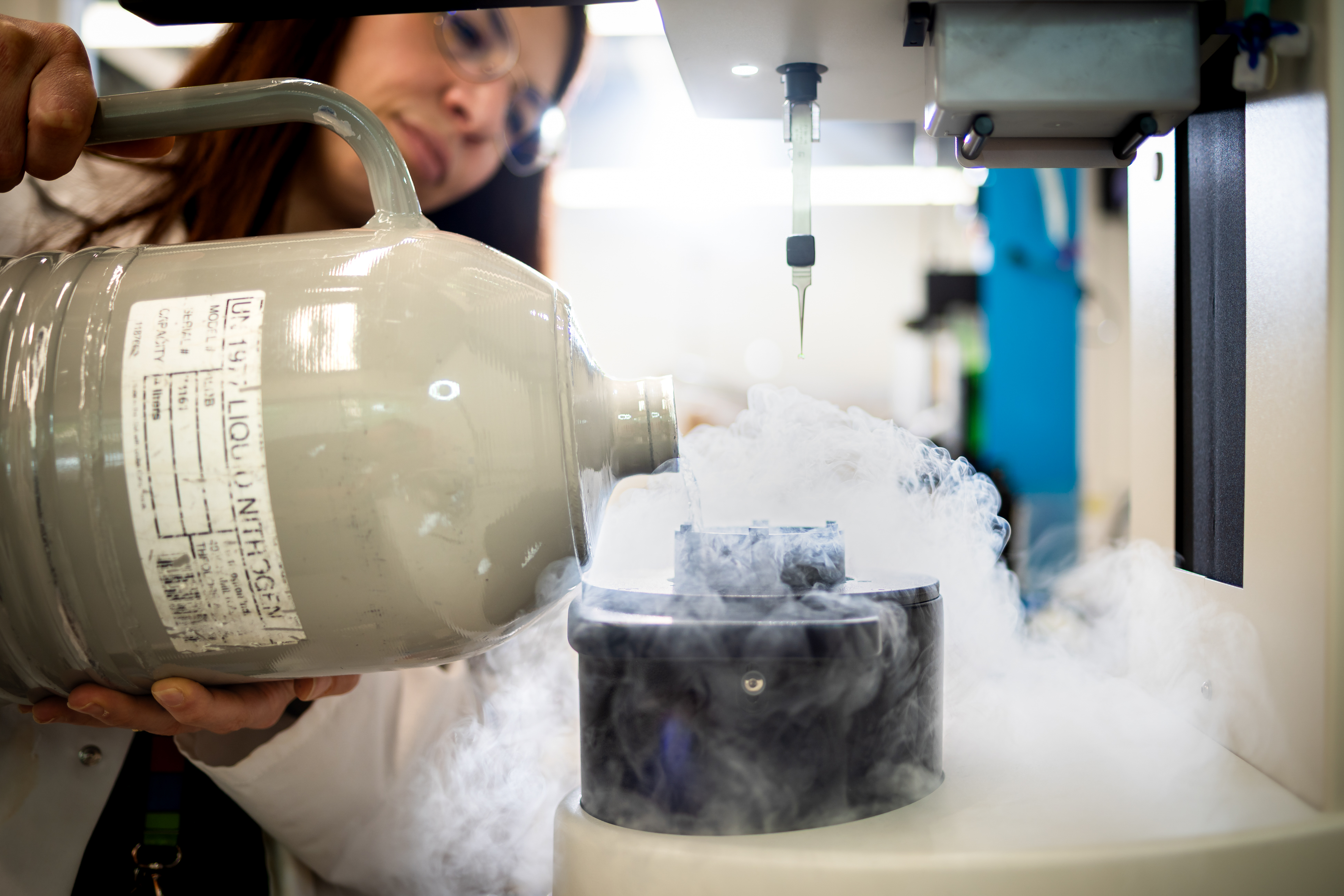 Researchers adds liquid to microscope