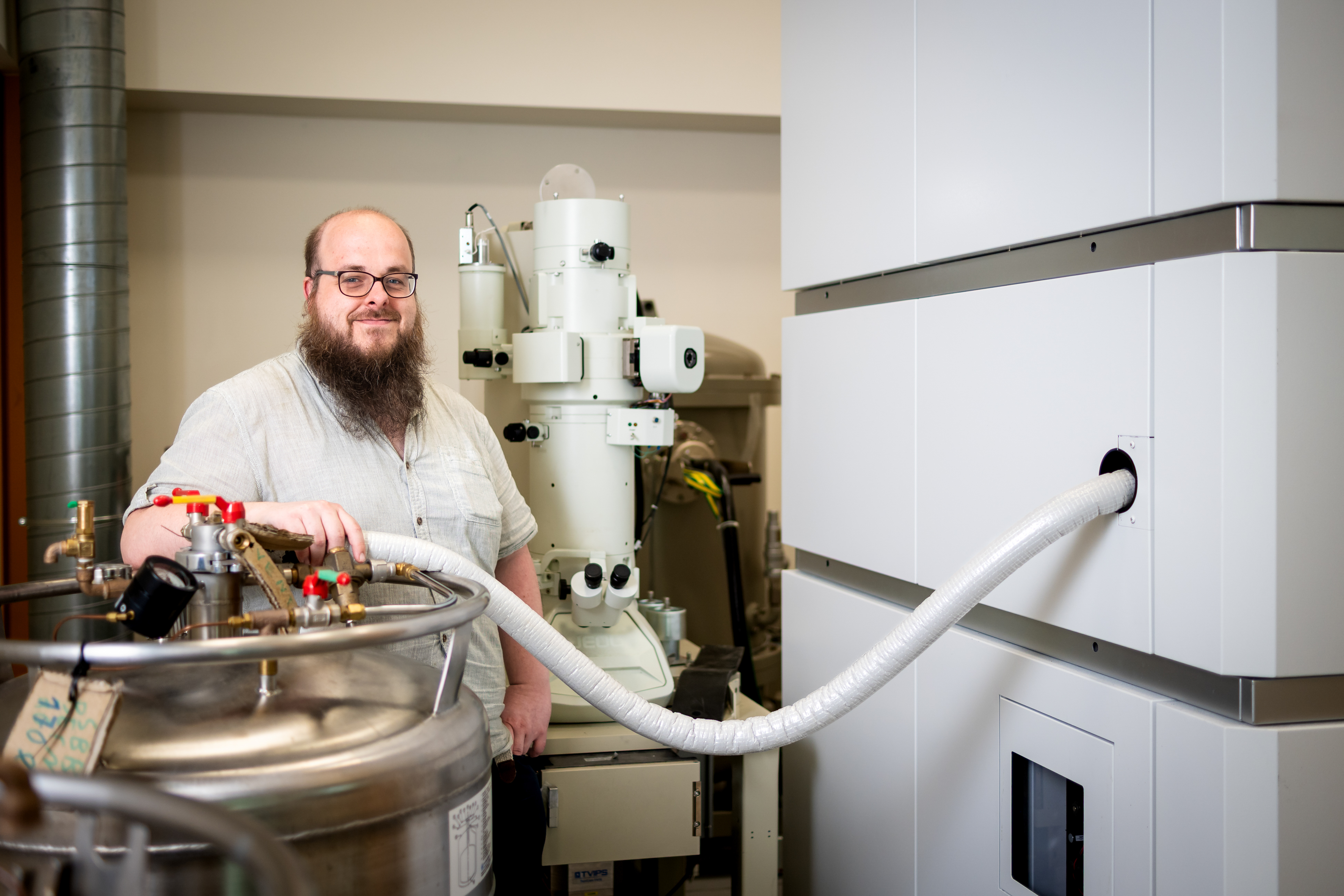Marcus Fislage with the Electron Cryogene Microsope