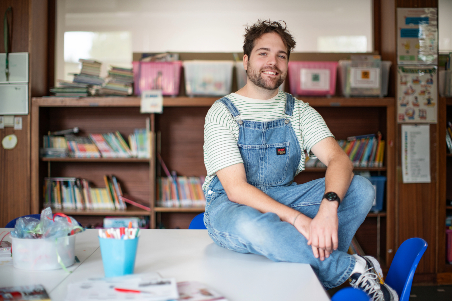 Leerkracht Frederik Steyvers voor de klas