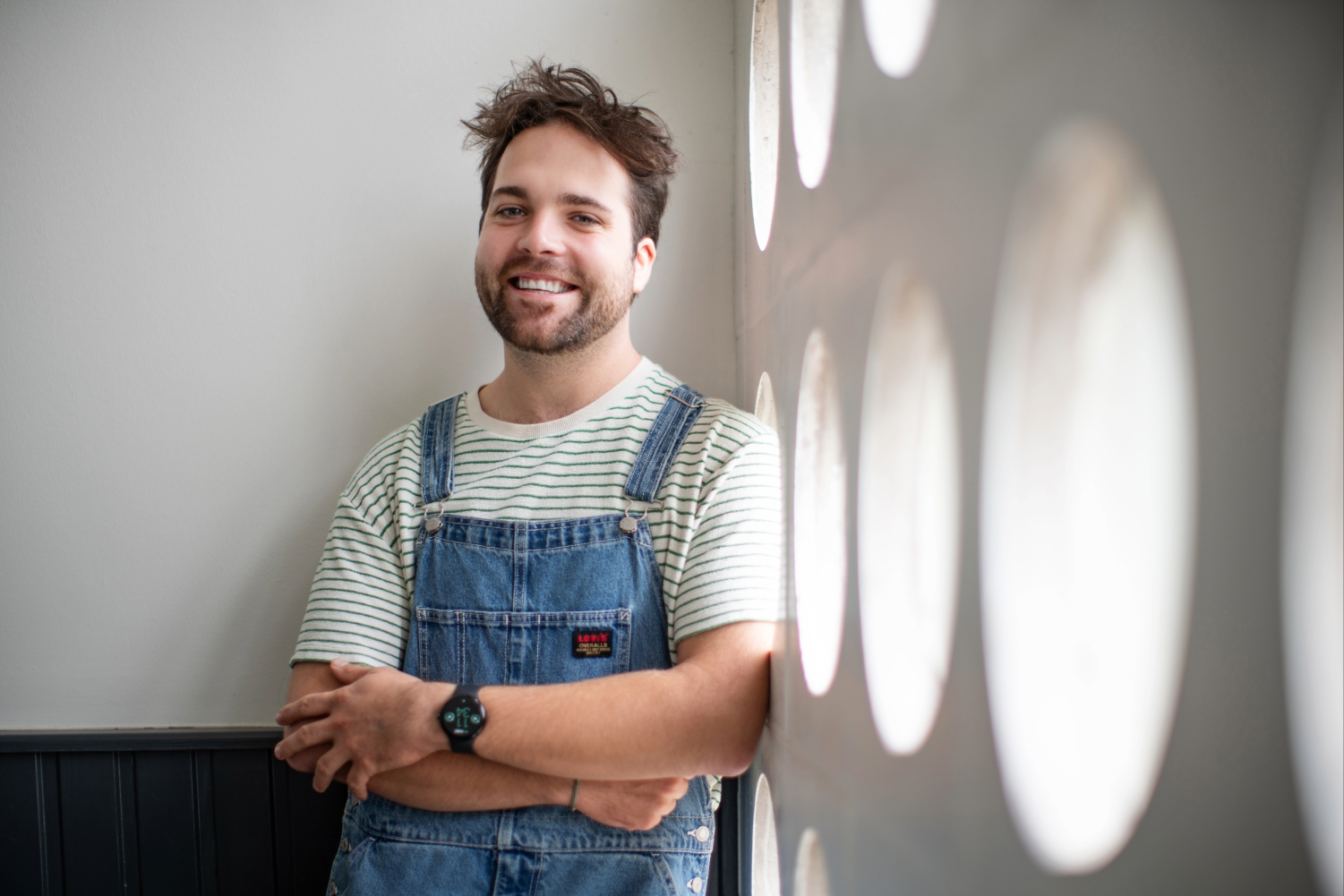 Leerkracht Frederik Steyvers voor de klas